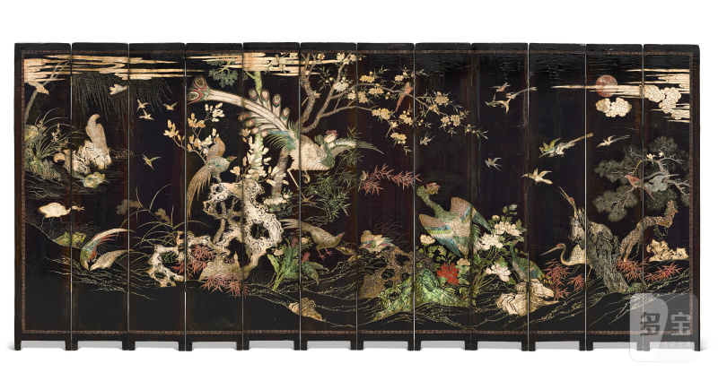IMPORTANT PARAVENT À DOUZE FEUILLES EN LAQUE DE COROMANDEL  CHINE, DYNASTIE QING, ÉPOQUE KANGXI, DATÉ PAR INSCRIPTION DU NEUVIÈME MOIS DE LA PREMIÈRE ANNÉE DE L’ÉPOQUE KANGXI, CORRESPONDANT À 1662